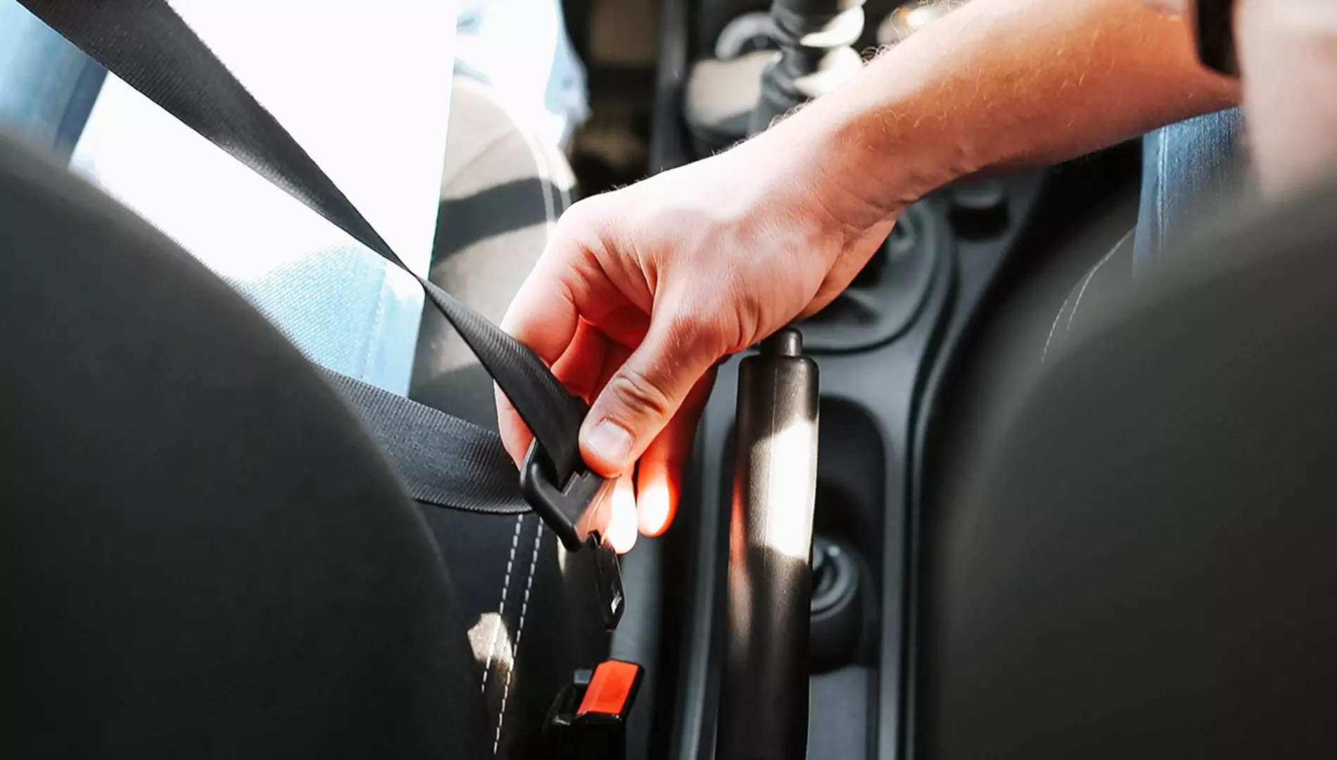 Elever til undervisning i kørekort i køreskolens lokaler i Aalborg